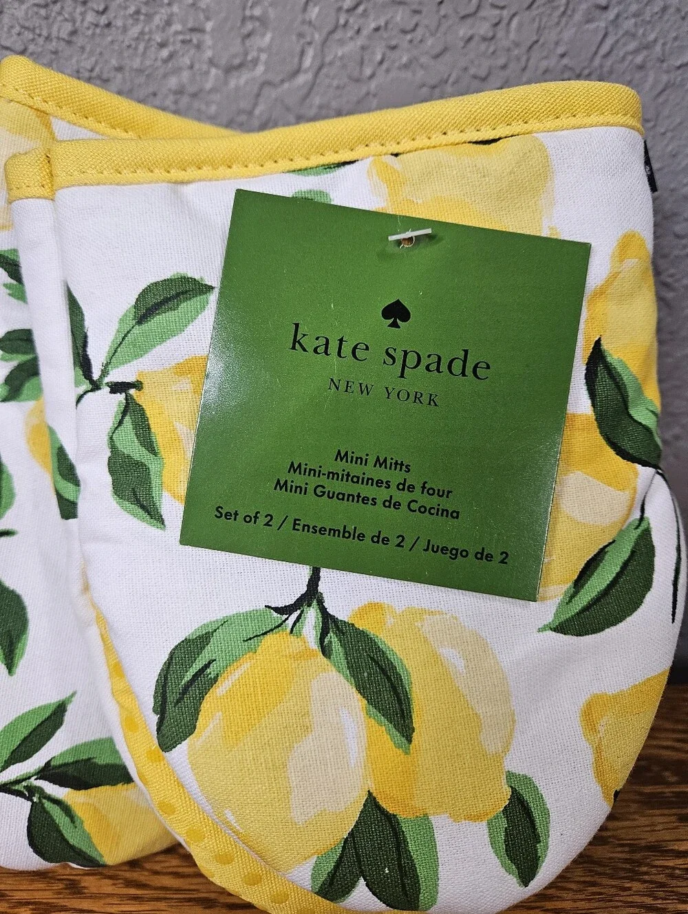 Kate Spade Oven Mitts In Lemon Print